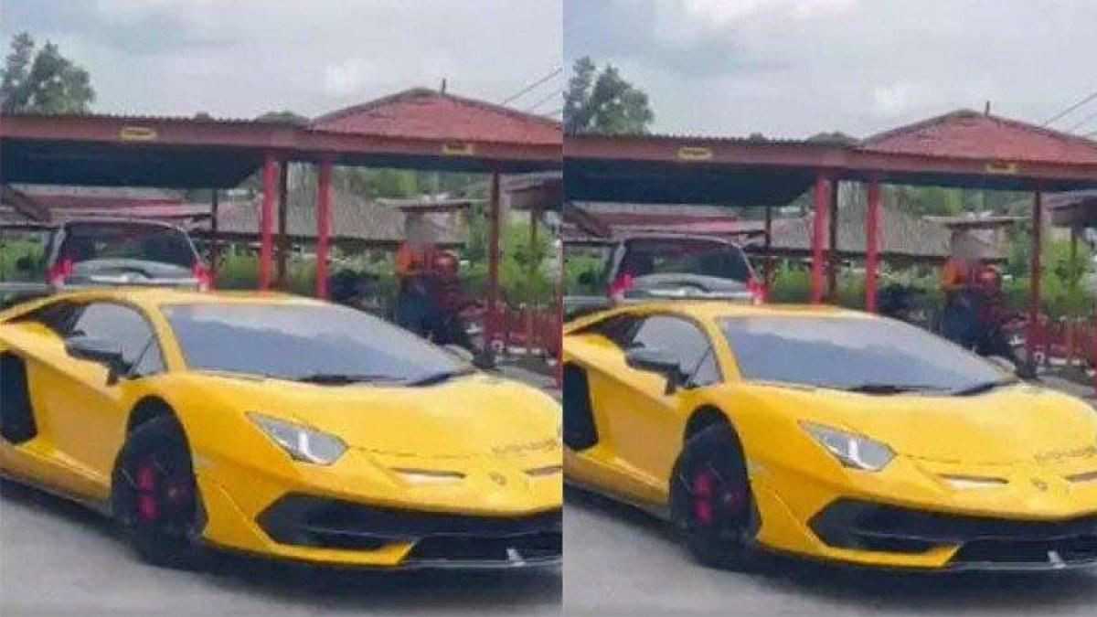 Mobil lamborghini milik seorang guru yang dibawa ke sekolah.
