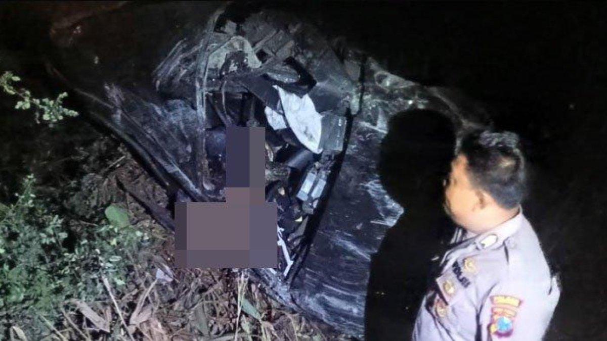 Mobil rombongan perias di Lamongan tertabrak kereta api