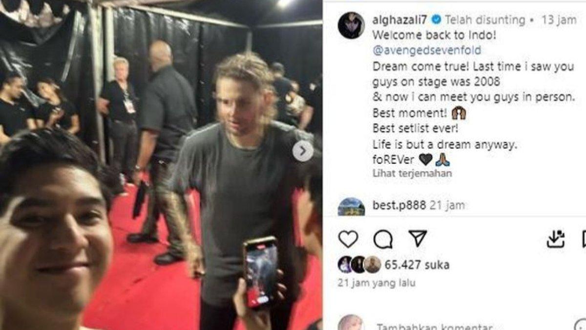 Momen Al Ghazali ketika nonton Avenged Sevenfold di Jakarta hingga berswafoto dan saling follow akun Instagram.