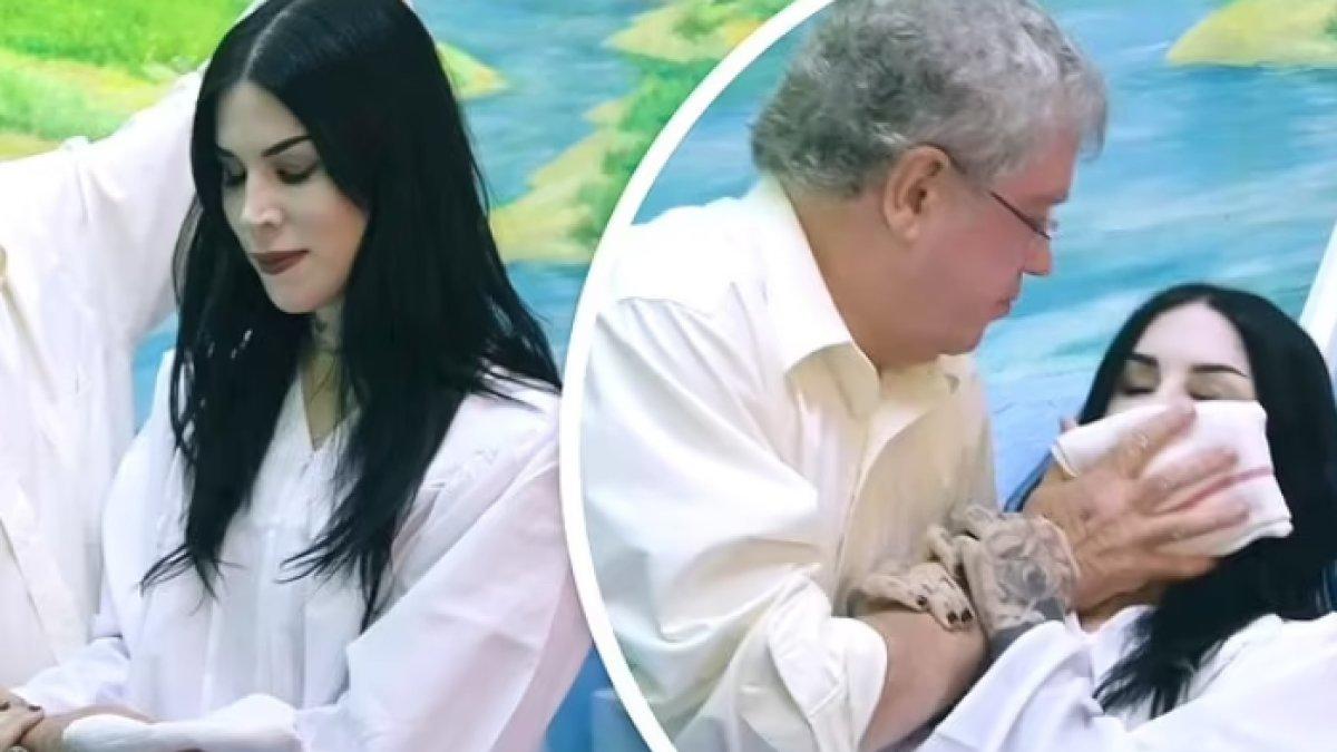 Momen Kath Von D saat dibaptis setelah keluar dari ilmu perdukunan