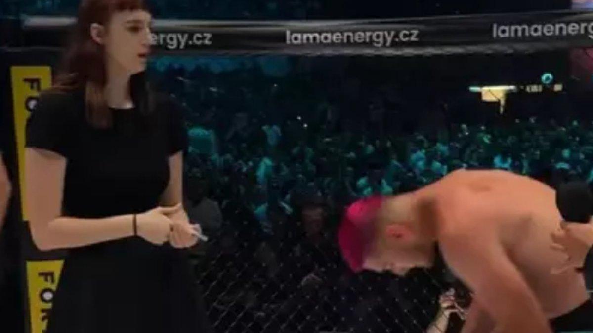 Momen atlet MMA melamar kekasihnya di ring setelah kalah bertanding, endingnya nyesek: ditolak