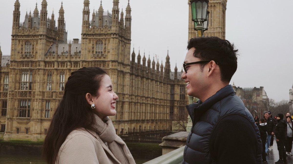 Momen liburan Azriel dan Sarah menuai perhatian netize