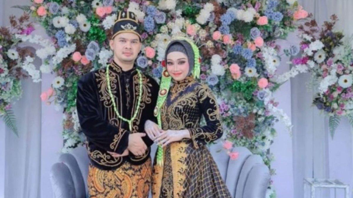 Momen pernikahan Septriandiva Saraswati dan suaminya.