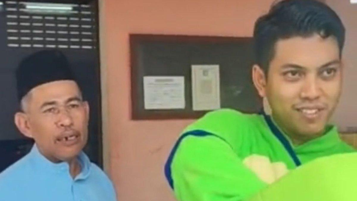 Momen pria diam-diam datang ke pernikahan mantan pacarnya menggunakan kostum badut.