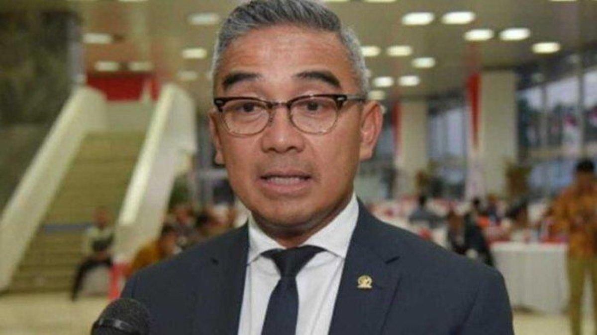 Anggota Komisi I DPR dari Fraksi Nasdem Muhammad Farhan saat memberikan pernyataannya tentang penolakan digitalisasi aksara Jawa oleh lembaga internet dunia, di Bogor, Sabtu (16/1/2021).