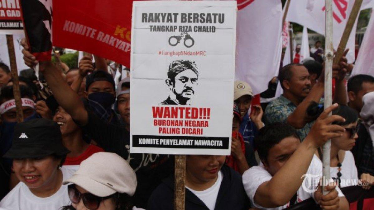 KORUPSI MINYAK MENTAH - Kejaksaan Agung mengungkap raja minyak Muhammad Riza Chalid berada di Singapura. Saat ini Riza Chalid sudah berstatus tersangka kasus korupsi minyak mentah di PT Pertamina Persero.