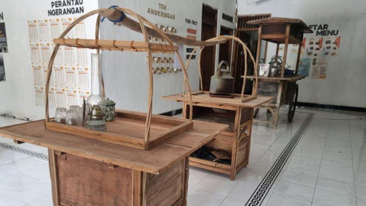 WISATA KLATEN - Potret Museum Angkringan disadur dari Kompas.com pada Minggu (23/3/2025). Museum Angkringan ada di Desa Ngerangan, Klaten, Jawa Tengah.