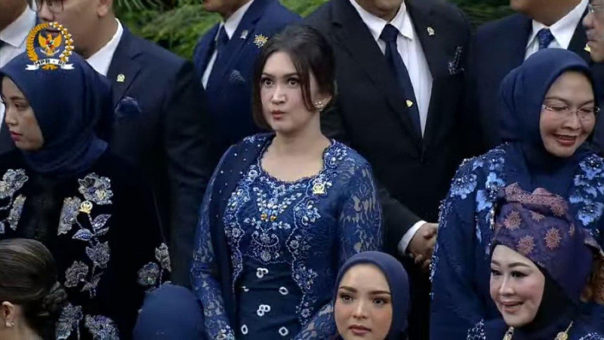 Nafa Urbach saat menghadiri pelantikan Prabowo-Gibran