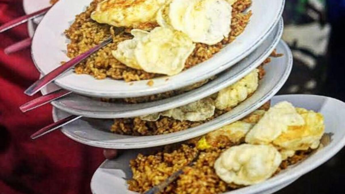 KULINER JOGJA - Nasi Goreng Sapi Padmanaba di Jogja, tak pernah sepi pengunjung.