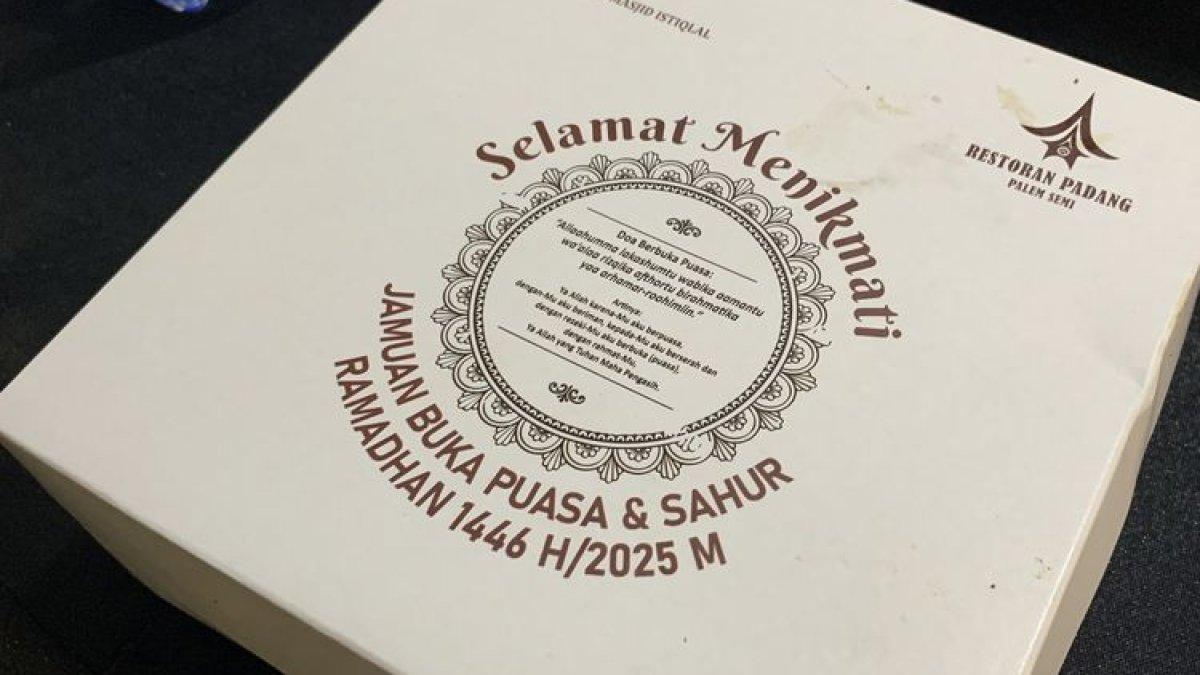 TAKJIL MASJID ISTIQLAL: Nasi boks buka puasa bersama di Masjid Istiqlal Jakarta, Minggu (2/3/2025)