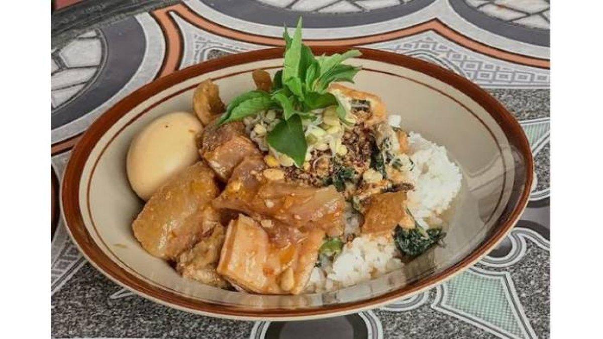 NASI TUMPANG: Nasi tumpang lethok istimewa