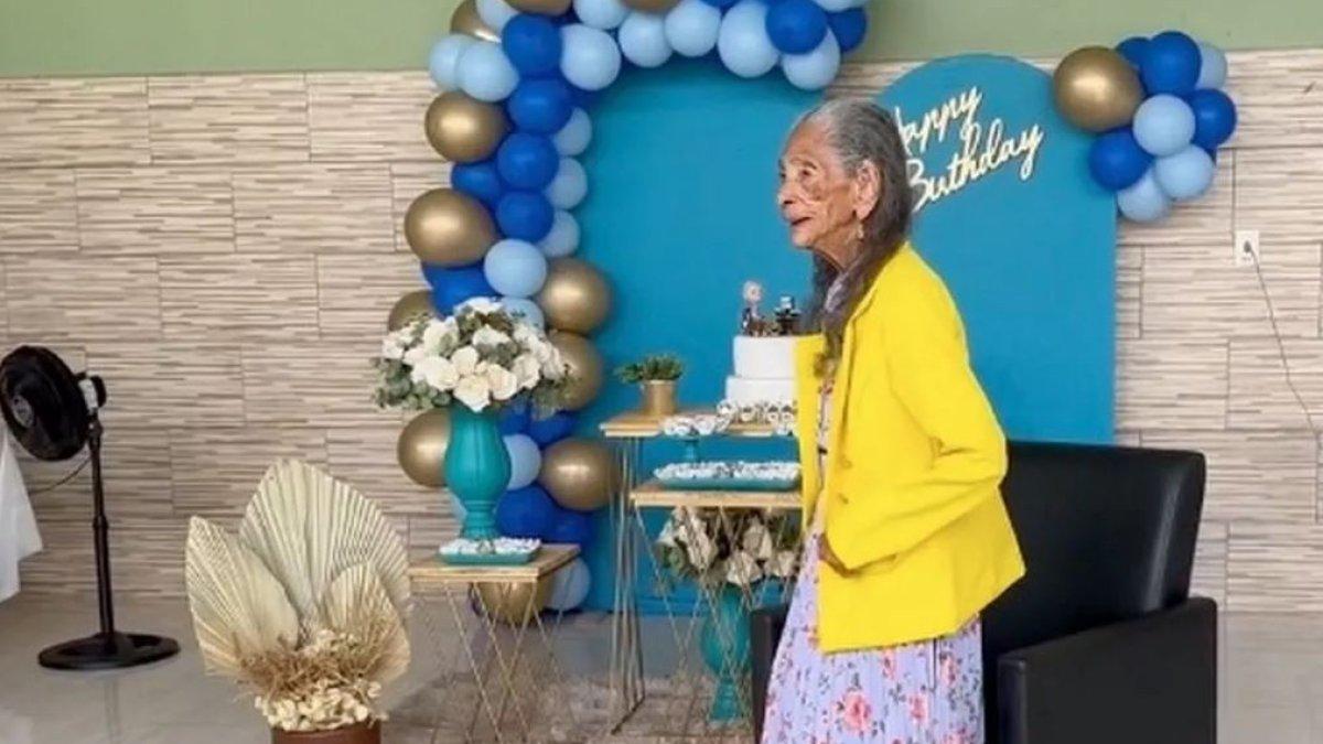 Nenek rayakan ulangtahun ke 115