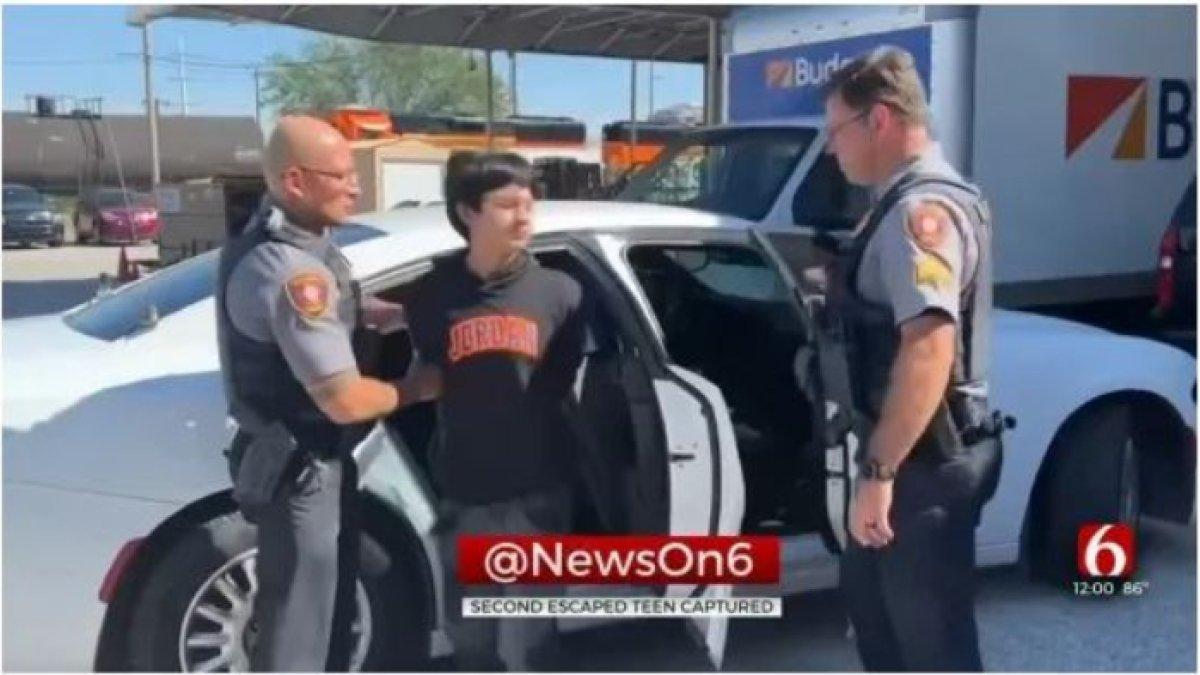 Ney menembak leher gadis itu saat sedang bermain di dalam rumahnya ketika dia lewat dengan mobil curian