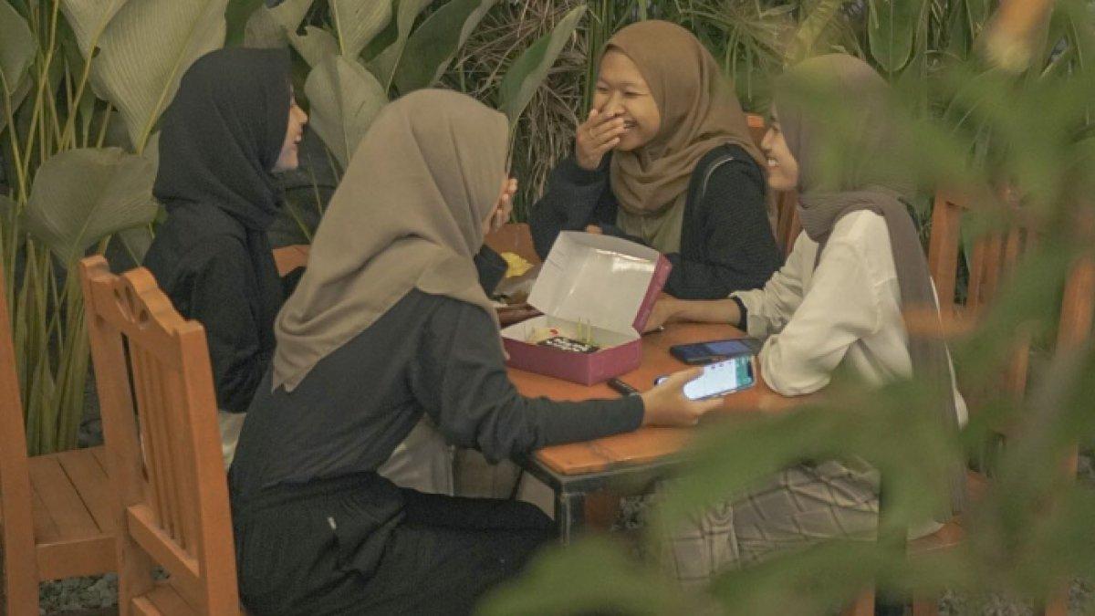 REKOMENDASI TEMPAT NONGKRONG: Ngobrol seru, ketawa lepas, dan makan enak bareng sahabat!