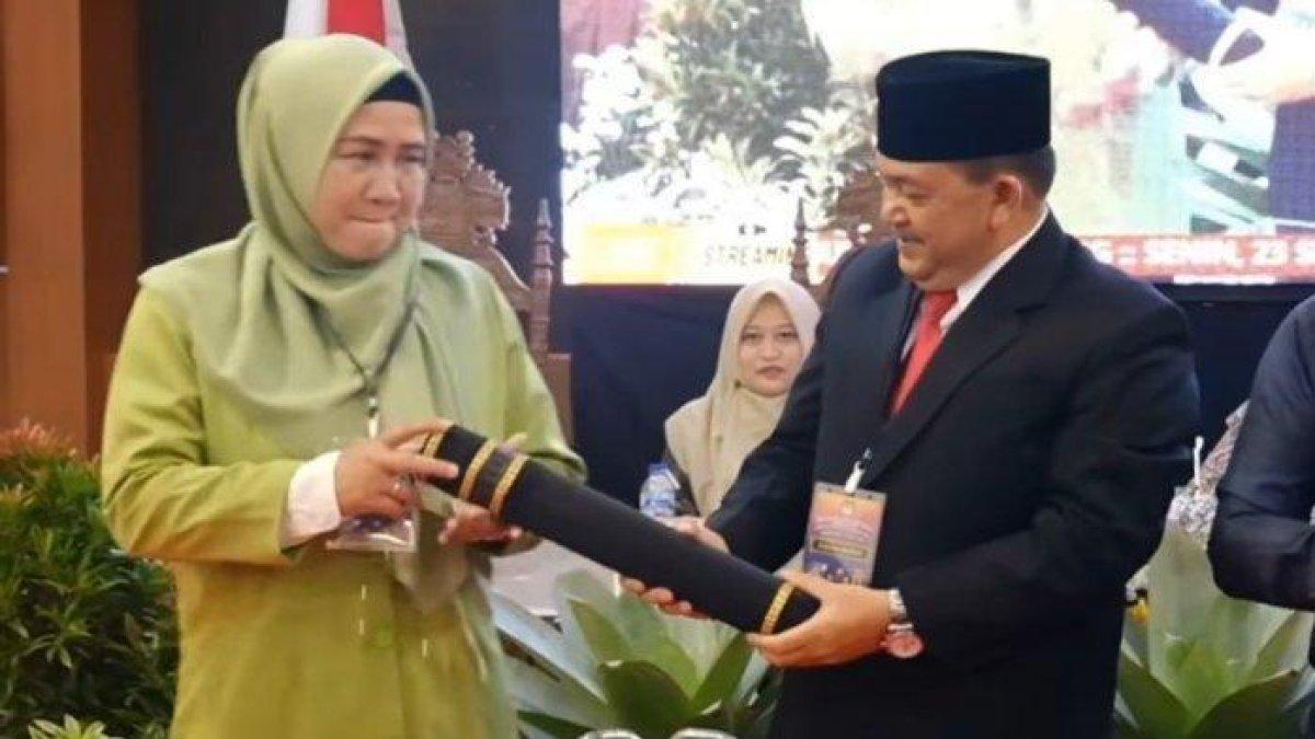 PROFIL NUR ARIFAH - Ngesti Nugraha-Nur Arifah saat melakukan pengundian nomor urut Calon Bupati dan Wakil Bupati Semarang pada Pilkada 2024 di KPU Kabupaten Semarang, Senin (23/9/2024).