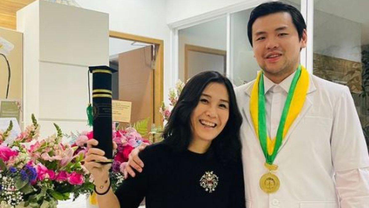 Nicholas Sean jalani sumpah dokter.