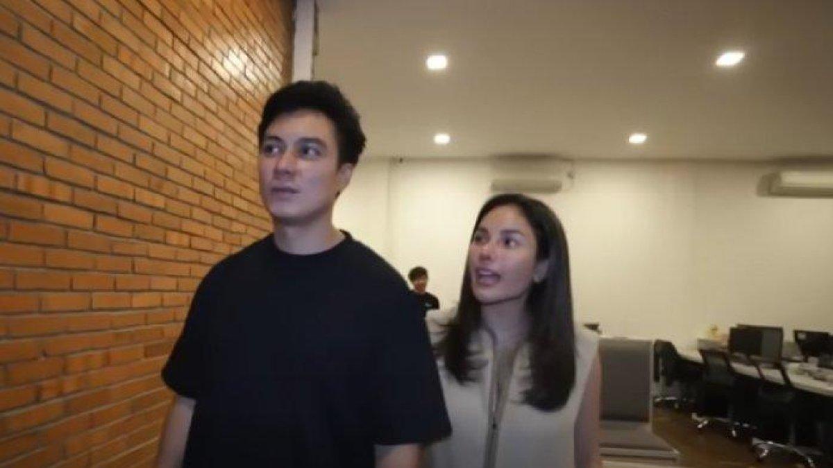 Nikita Mirzani saat datangi rumah Baim Wong.