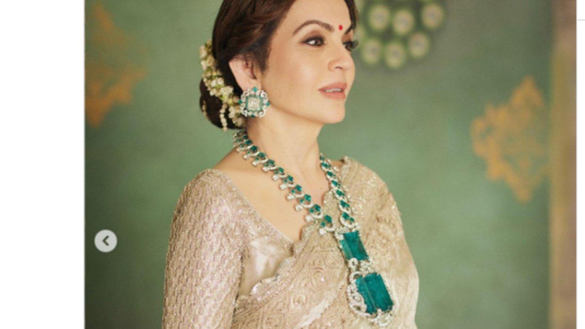 Nita Ambani pun tak kalah menarik perhatian publik.