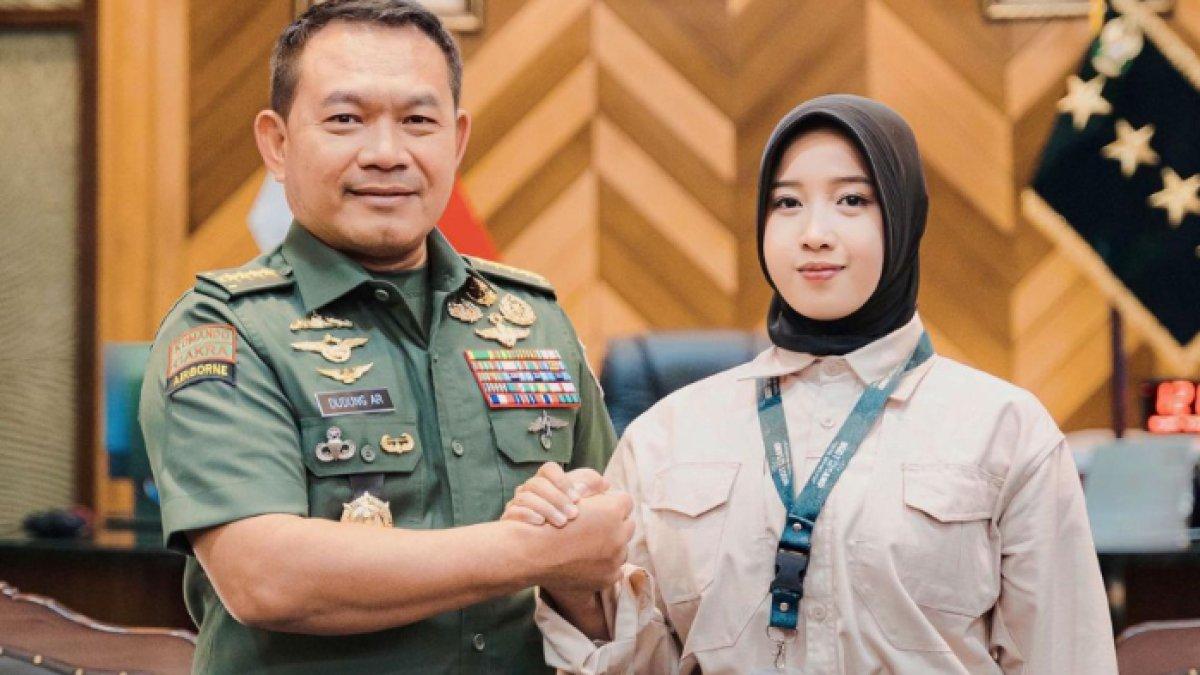 Nur Aini bertemu dengan kasad Dudung Abdurachman.