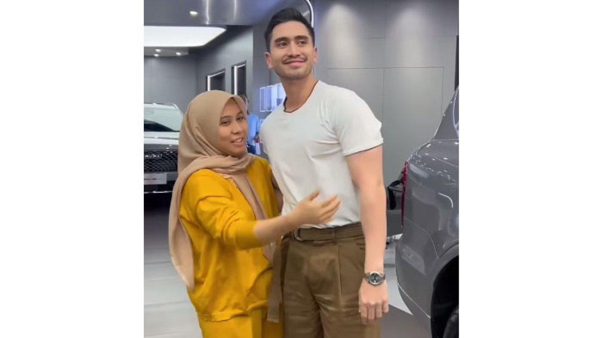 Nyai Sarni dibelikan mobil g