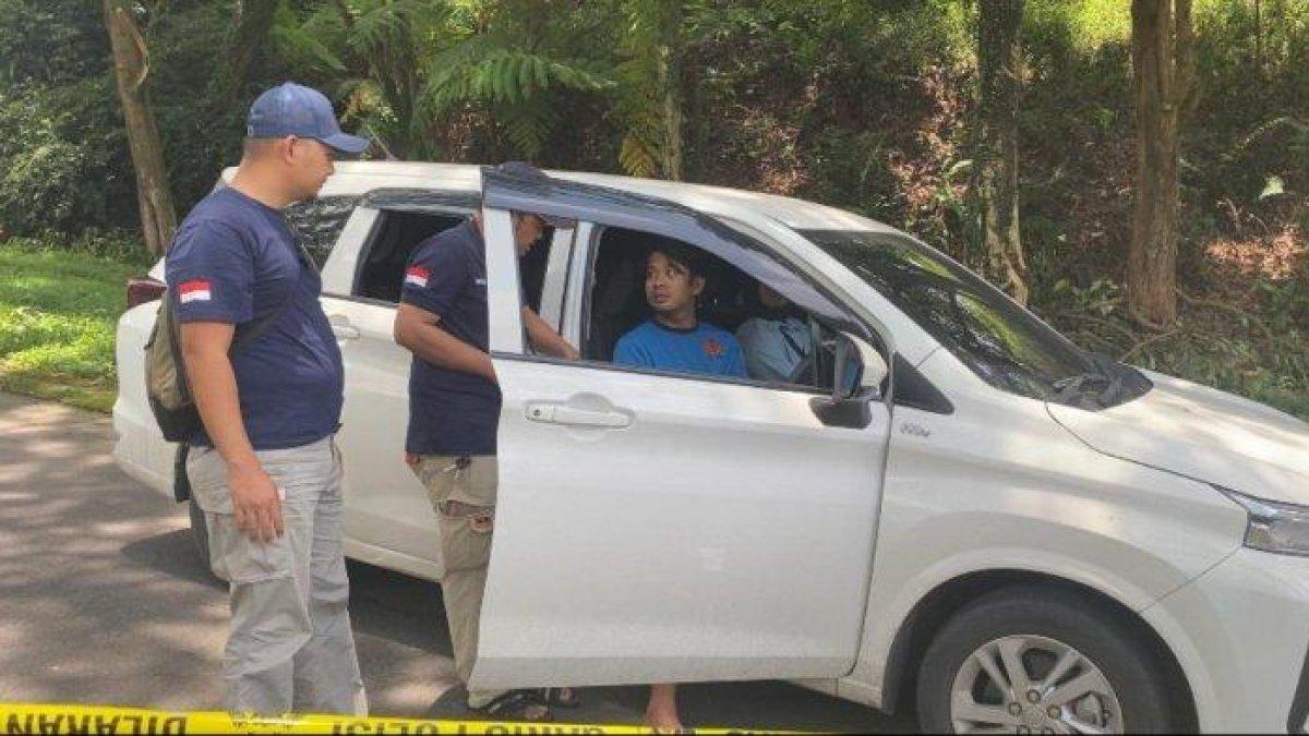 Olah TKP pembunuhan seorang wanita asal Jaktim di Kecamatan Babakanmadang, Kabupaten Bogor yang mayatnya ditemukan di Kota Banjar, Jawa Barat, Jumat (1/3/2024).