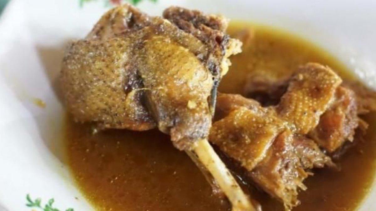 OPOR BEBEK KLATEN - Opor bebek menjadi kuliner legendaris di daerah Klaten Jawa Tengah yang bisa menjadi pilihan saat wisata kuliner.