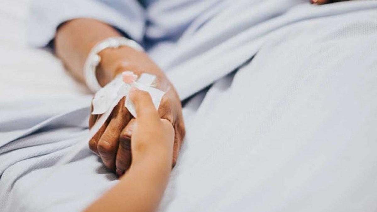 Ilustrasi nenek sakit.