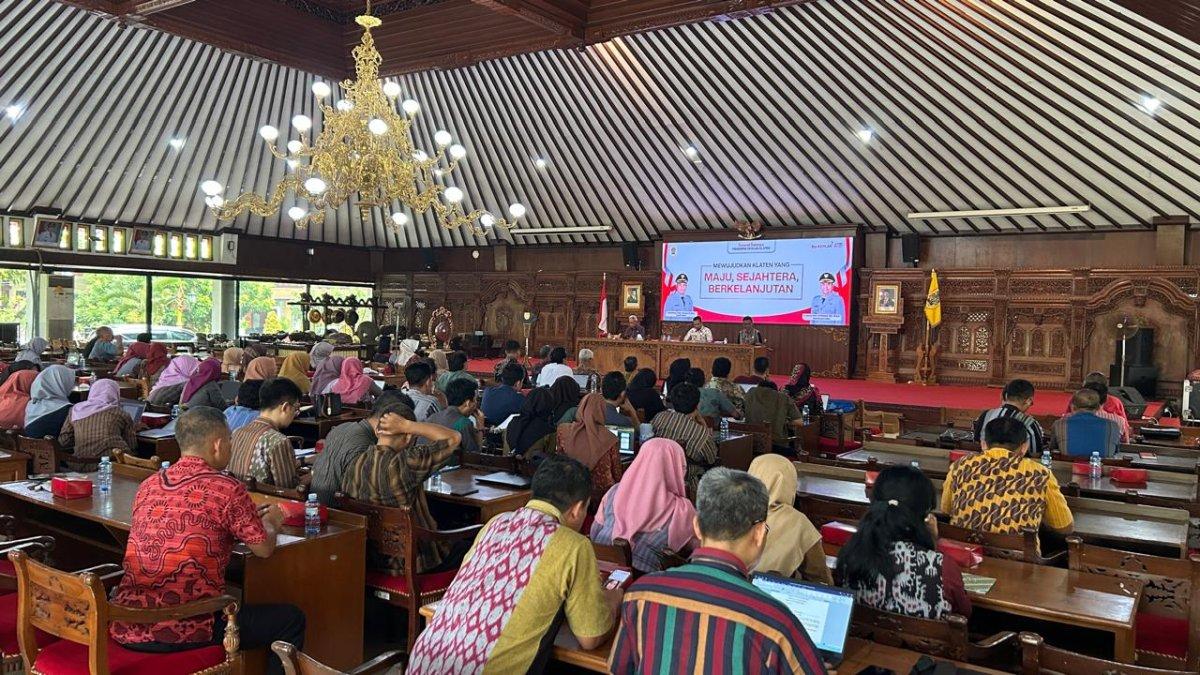 INFO KLATEN - Orientasi Penyusunan Rencana Strategis (Renstra) Perangkat Daerah tahun 2025-2029 Kabupaten Klaten, di Pendopo Pemkab Klaten, Kamis (10/4/2025).