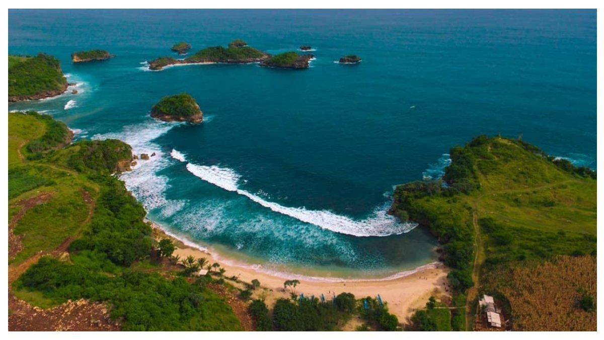 Gugusan pulau kecil di Pantai Peh Pulo yang membuatnya mirip denga raja ampat