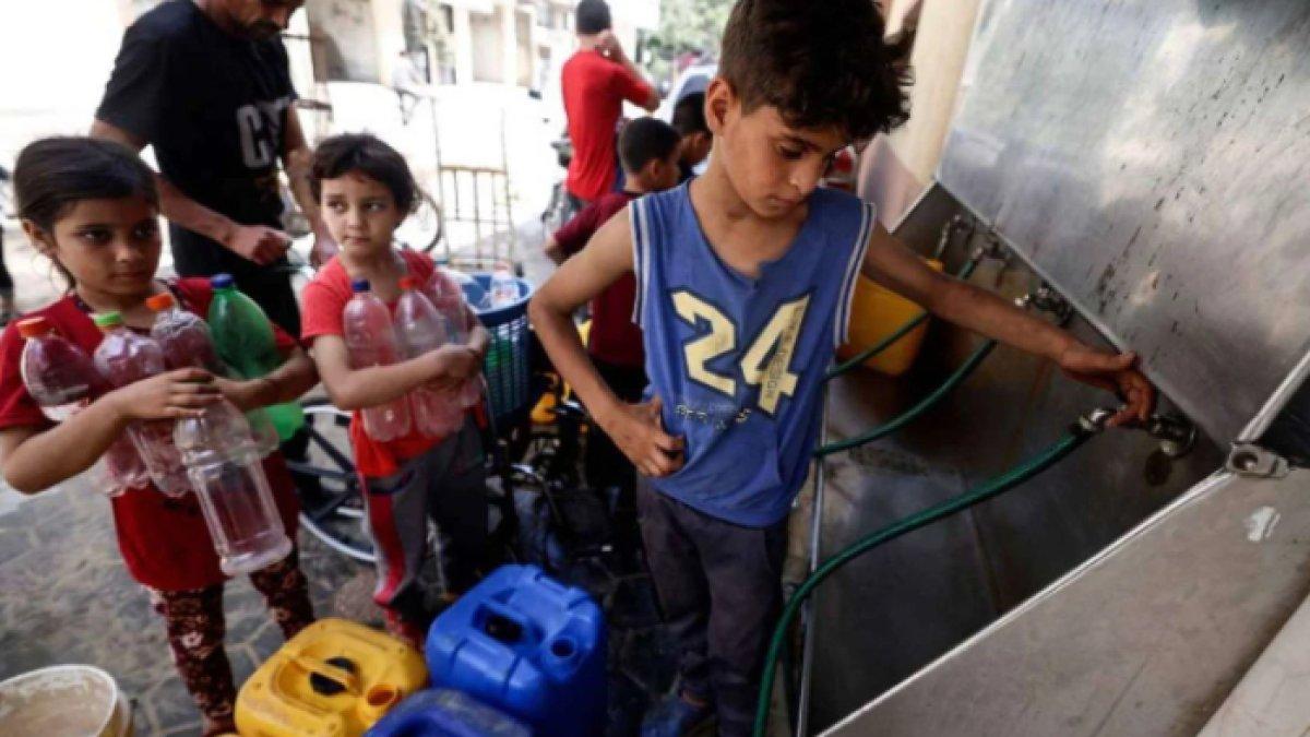 POTRET anak-anak Palestina krisis air bersih