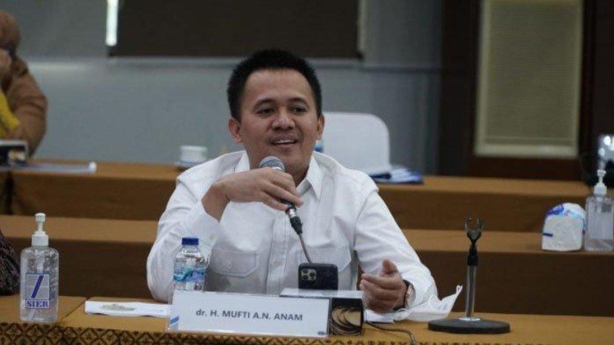 PROFIL MUFTI ANAM - Anggota DPRD sindir soal wamen rangkap jabatan, Ini deretan wakil menteri yang rangkap jabatan.