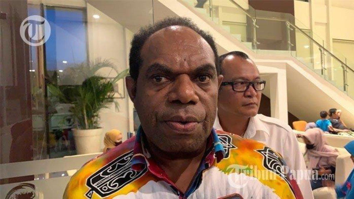PROFIL PITER GUSBAGER - Piter Gusbager merupakan Bupati Keerom 2025, belasan tahun jadi dosen, jabat dua periode.