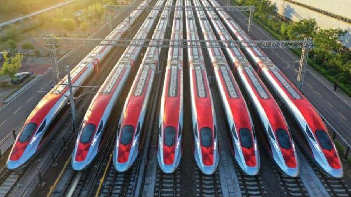 PT Kereta Cepat Indonesia China (KCIC) saat ini membuka kesempatan kerja untuk posisi Penerjemah Bahasa Inggris dan Mandarin.