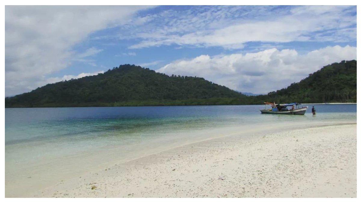 Suasana di Pulau Kelagian Lunik