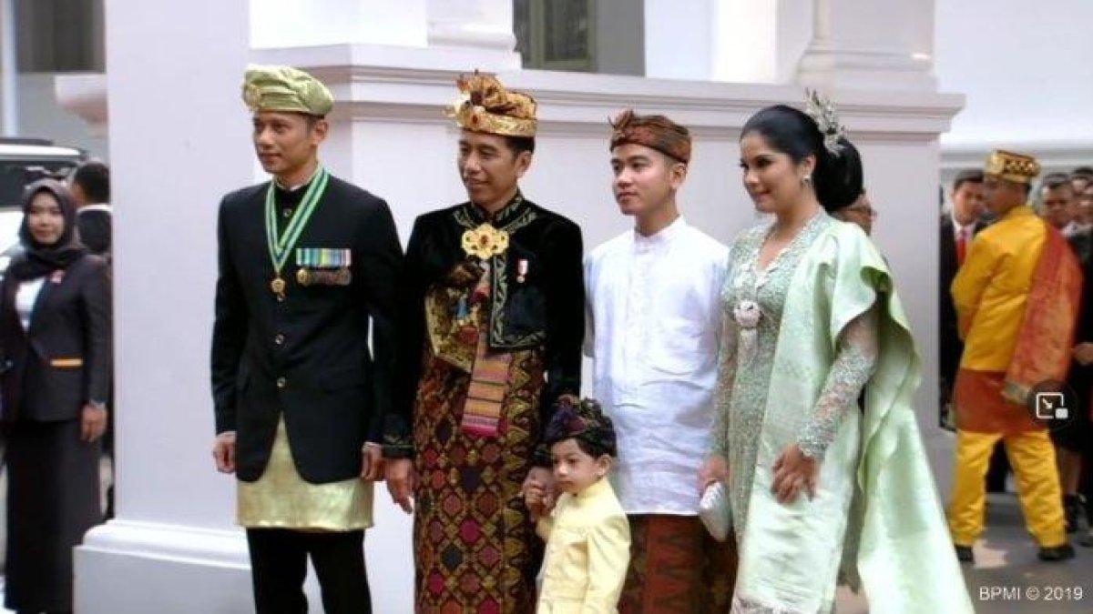 Pada upacara HUT Kemerdekaan RI tahun 2019, Presiden Jokowi mengenakan pakaian adat Klungkung, Bali.