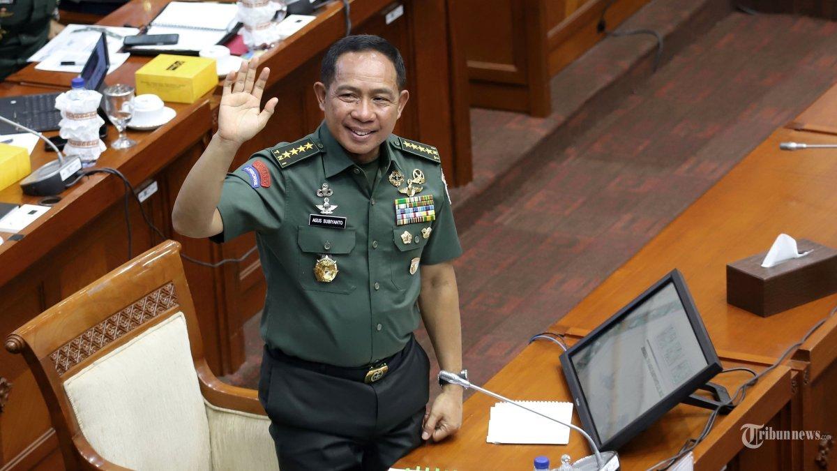 PANGLIMA TNI - Panglima TNI Jenderal TNI Agus Subiyanto menjalani uji kelayakan dan kepatutan (fit and proper test) dengan Komisi I DPR di Gedung Nusantara II, Kompleks Parlemen Senayan, Jakarta, Senin (13/11/2023). Usai Meutya menyampaikan laporan hasil fit and proper test calon Panglima TNI, Puan selaku pimpinan rapat meminta persetujuan hasil fit and proper test itu kepada peserta rapat.