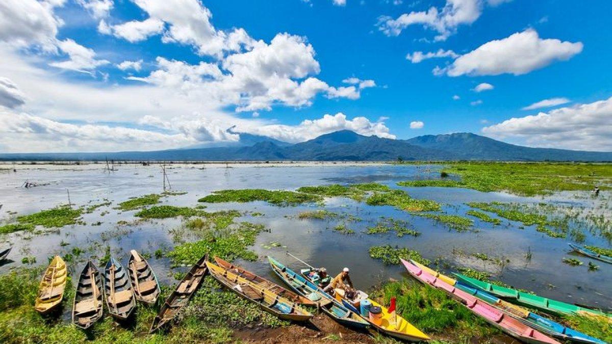 PESONA WISATA SEMARANG - Panorama Rawa Pening dari KA Wisata Ambarawa.