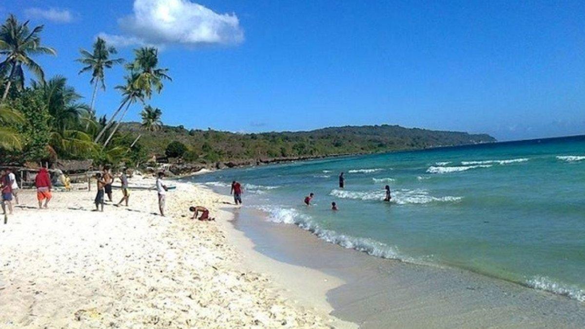 WISATA ALAM - Potret Pantai Carolina disadur dari Kompas.com pada Rabu (5/3/2025). Pantai Carolina merupakan destinasi wisata di Padang, Sumatera Barat.