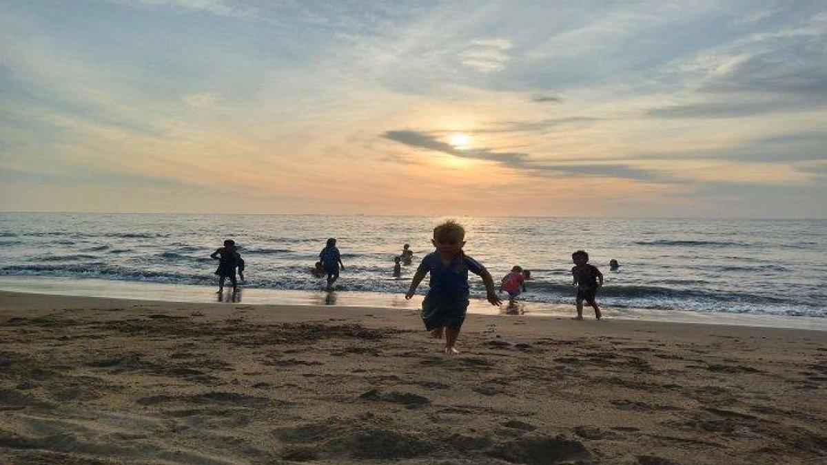 PANTAI GAJAH - Potret Pantai Gajah di Air Tawar, Kecamatan Padang Utara, Kota Padang, Sumbar, Selasa (19/1/2021). Pantai Gajah menawarkan panorama indah pelepas penat.