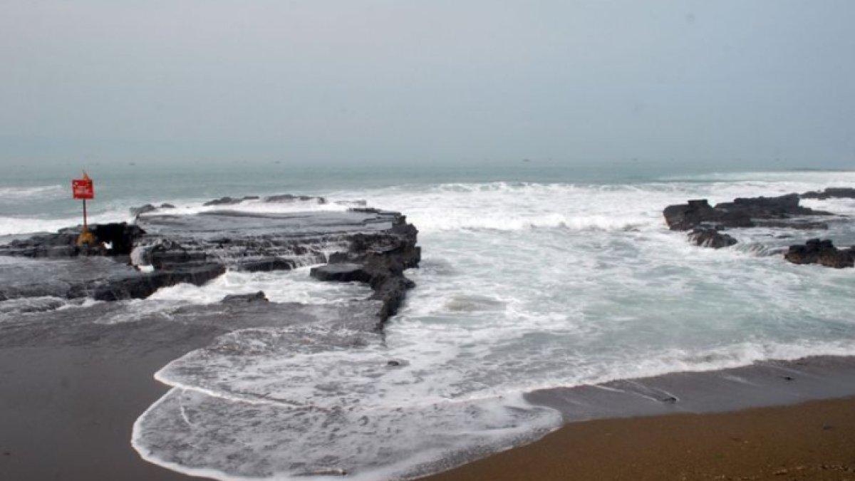 WISATA AIR - Potret Pantai Karang Hawu, Selasa (13/6/2017). Pantai Karang Hawu terletak di Kabupaten Sukabumi, Jawa Barat.