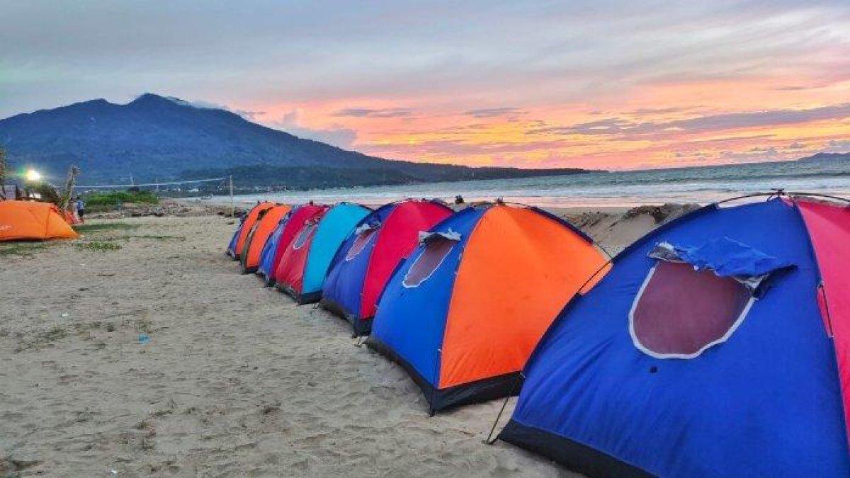 WISATA AIR: Potret Pantai Kedu Warna disadur dari TribunLampung.co.id pada Minggu (6/4/2025). Pantai Kedu Warna ada di Lampung Selatan.