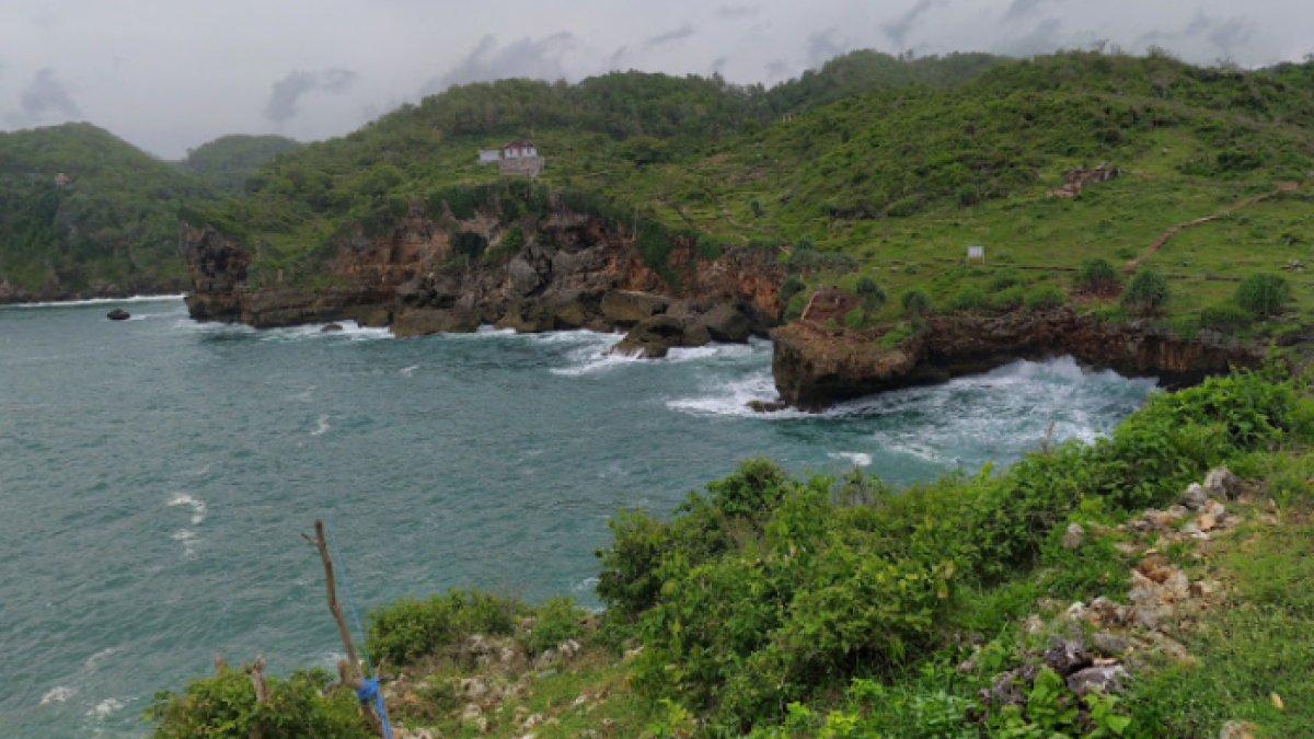 WISATA AIR - Potret Pantai Kesirat diambil dari Google Street View pada Rabu (5/3/2025). Pantai Kesirat berlokasi di Gunung Kidul, Yogyakarta.