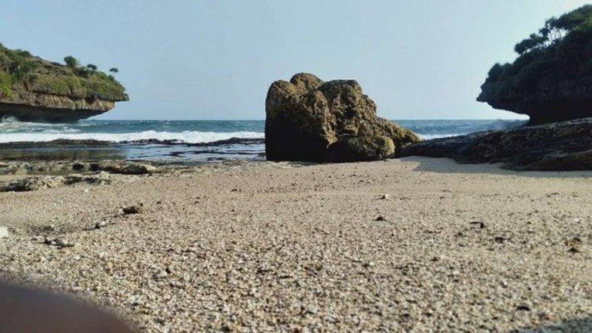 WISATA GUNUNGKIDUL - Pantai Mboyo di Gunungkidul Yogyakarta