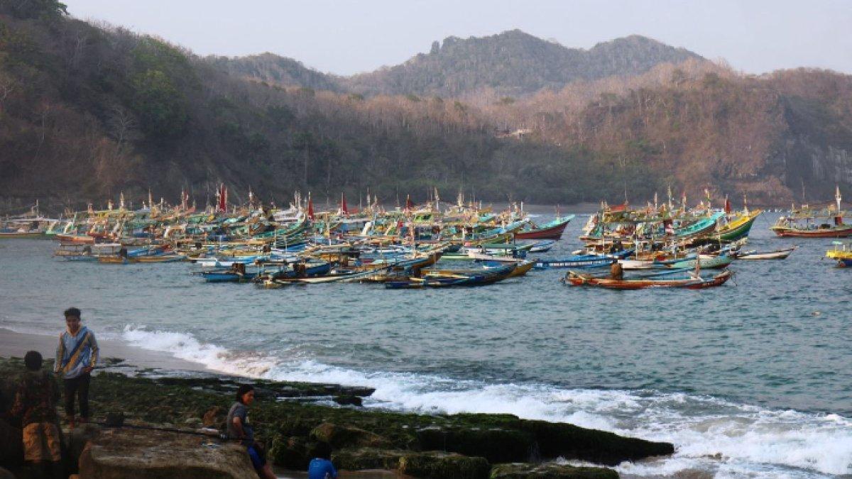 WISATA AIR - Potret Pantai Papuma disadur dari Kompas.com pada Rabu (12/3/2025). Pantai Papuma berada di Kabupaten Jember.