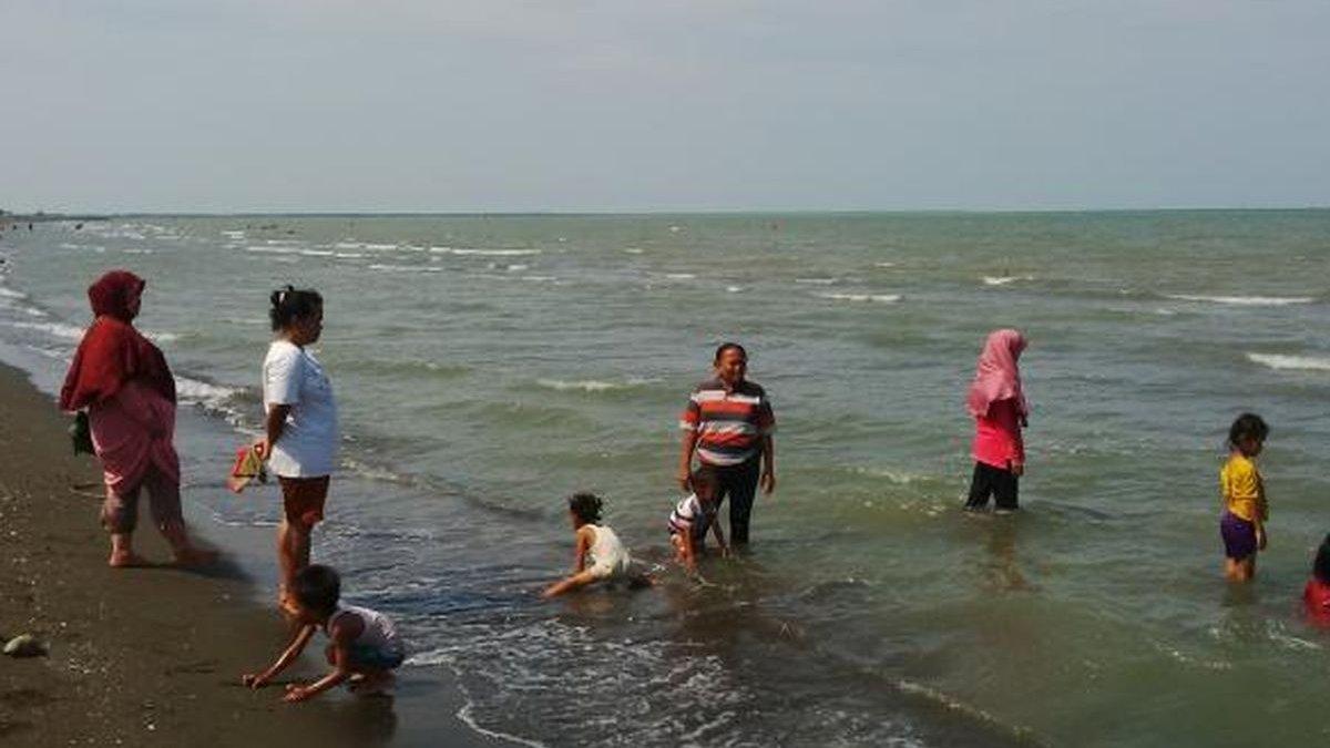 WISATA BREBES: Pantai Randusanga