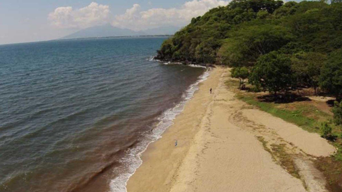 WISATA AIR - Potret Pantai Tampora disadur dari Kompas.com pada Kamis (13/3/2025). Pantai Tampora berada di Situbondo, Jawa Timur.