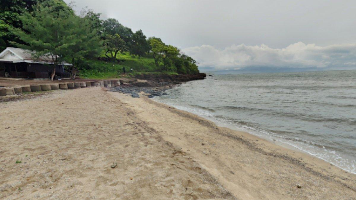 WISATA AIR - Potret Pantai Tampora diambil dari Google Street View pada Kamis (13/3/2025). Pantai Tampora terletak di Situbondo, Jawa Timur.
