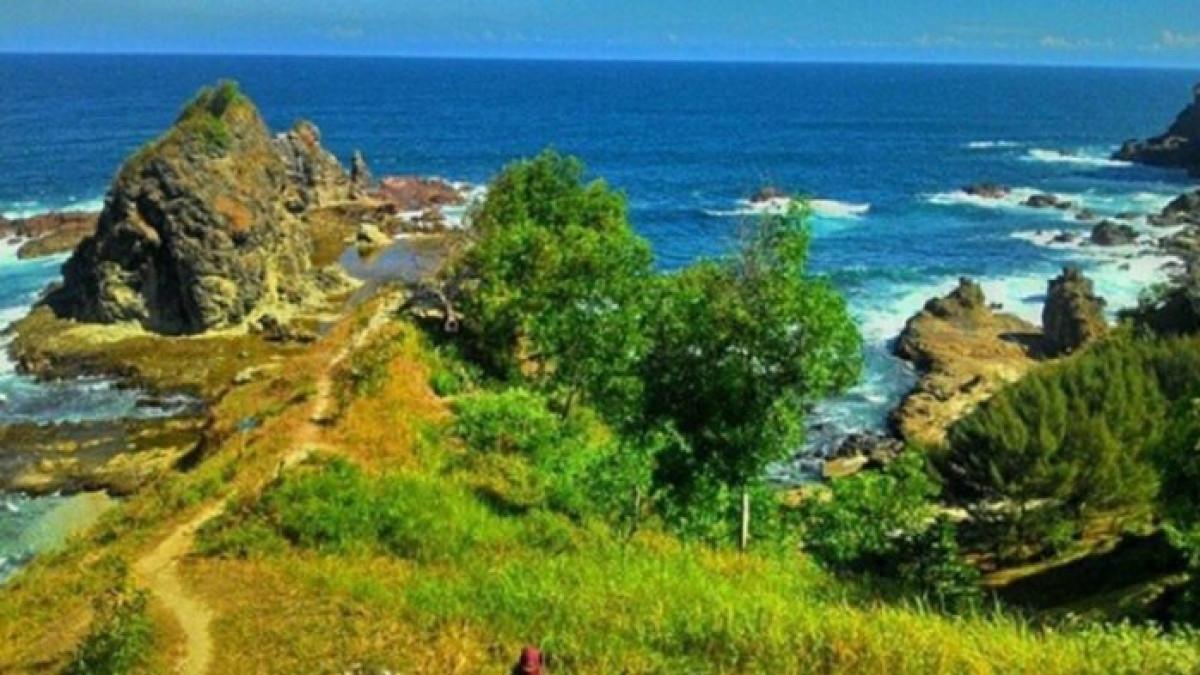 WISATA YOGYAKARTA - Pantai Watu Lumbung di Gunungkidul Yogyakarta