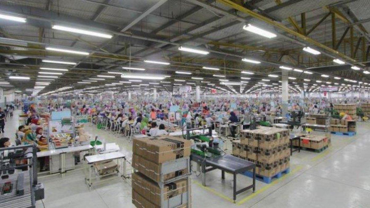 Para pekerja PT Mattel Indonesia di Cikarang, Kabupaten Bekasi.