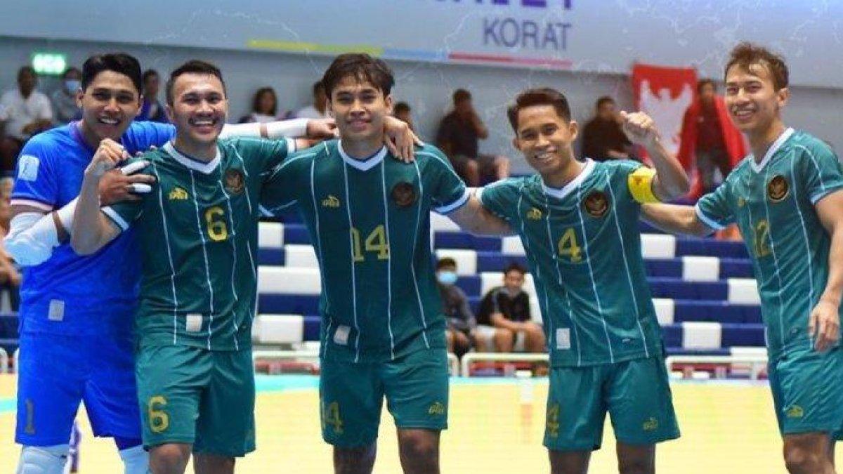 Para pemain Timnas Indonesia merayakan gol ke gawang Myanmar pada pertandingan grup B Piala AFF Futsal 2024.